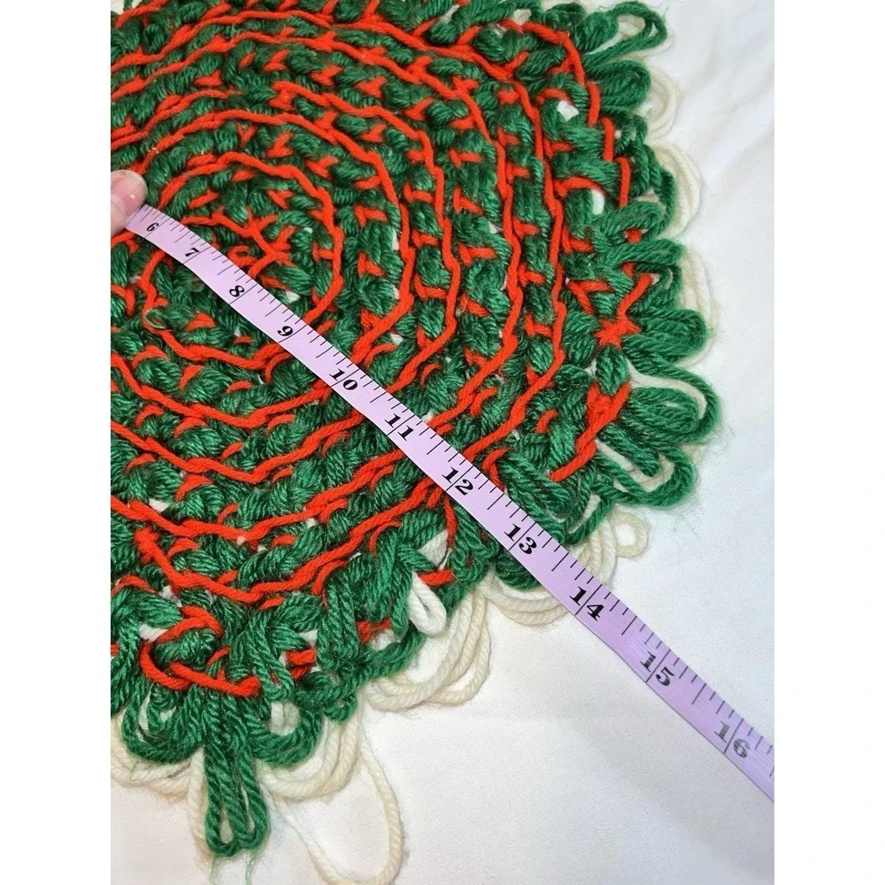 Vtg 1970s Christmas Daisy Loom Yarn Doily Hexagon Trivet Hot Pad‎ MCM